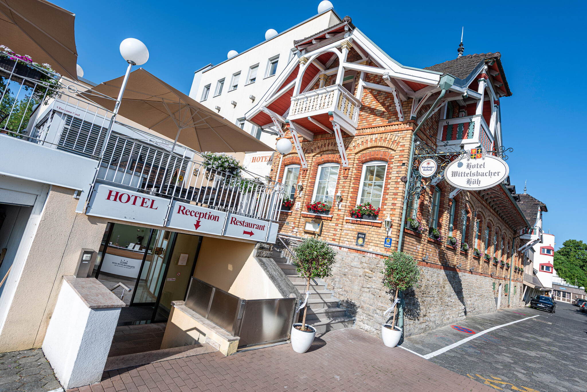 Wittelsbacher Höh - sl ueu Hotel Eingang